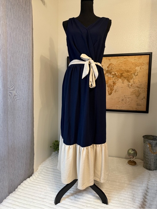 Dkny Dresses & Skirts - DKNY sleeveless dress size 12